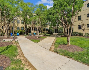 212 Oakwood Street Se - Photo Thumbnail 5