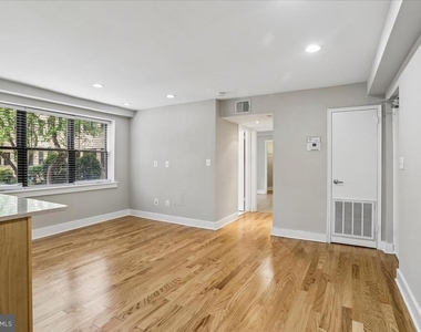 212 Oakwood Street Se - Photo Thumbnail 9