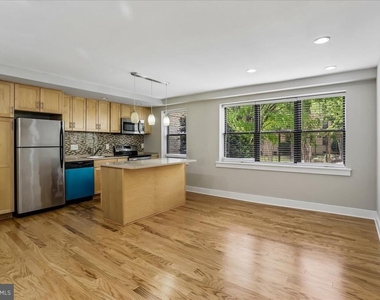 212 Oakwood Street Se - Photo Thumbnail 8
