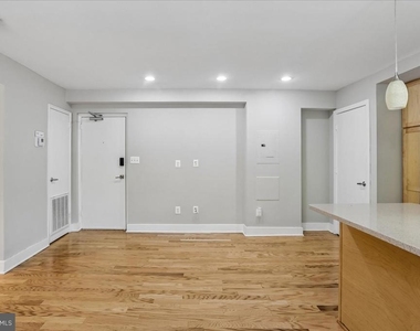 212 Oakwood Street Se - Photo Thumbnail 12