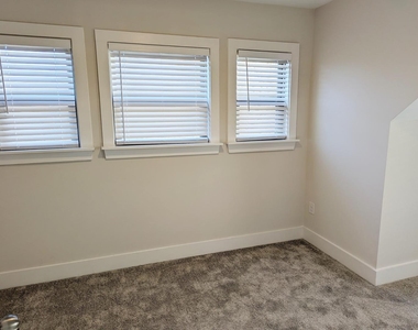 701 Grant Street - Photo Thumbnail 8