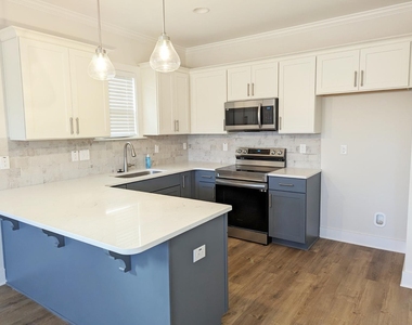 701 Grant Street - Photo Thumbnail 2