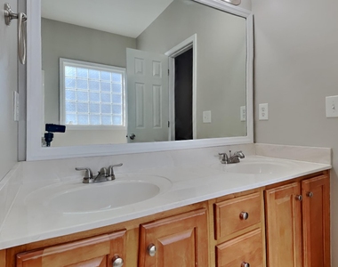 308 Collinsworth Drive - Photo Thumbnail 7