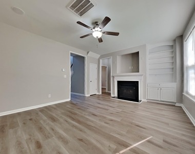 308 Collinsworth Drive - Photo Thumbnail 2