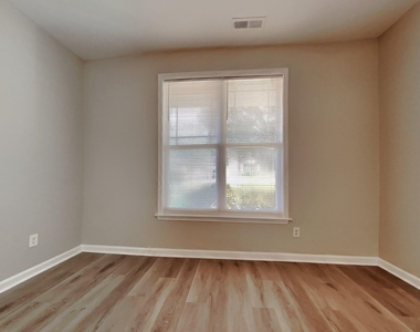 308 Collinsworth Drive - Photo Thumbnail 6
