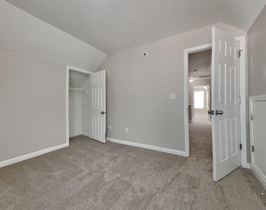 308 Collinsworth Drive - Photo Thumbnail 9