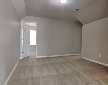 308 Collinsworth Drive - Photo Thumbnail 19