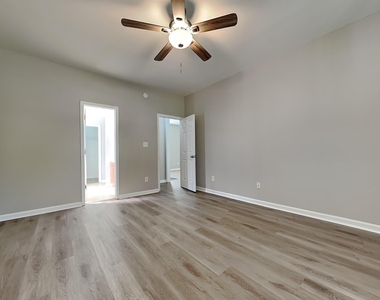 308 Collinsworth Drive - Photo Thumbnail 5