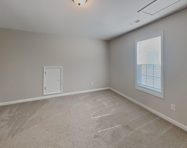 557 Mccarthy Drive - Photo Thumbnail 11