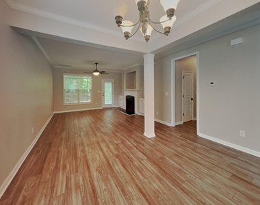 557 Mccarthy Drive - Photo Thumbnail 3