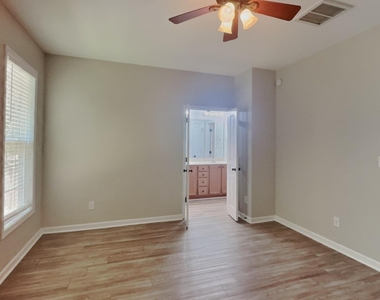 557 Mccarthy Drive - Photo Thumbnail 6