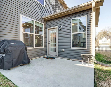 207 Maple Walk Street - Photo Thumbnail 20