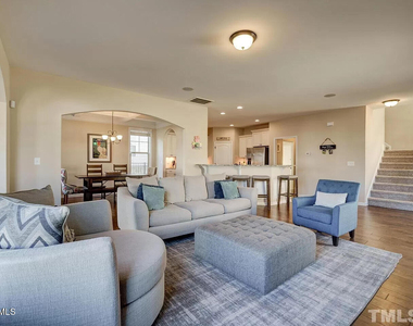 207 Maple Walk Street - Photo Thumbnail 5