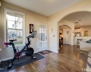 207 Maple Walk Street - Photo Thumbnail 12