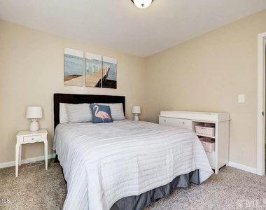 207 Maple Walk Street - Photo Thumbnail 13