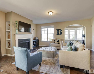 207 Maple Walk Street - Photo Thumbnail 1