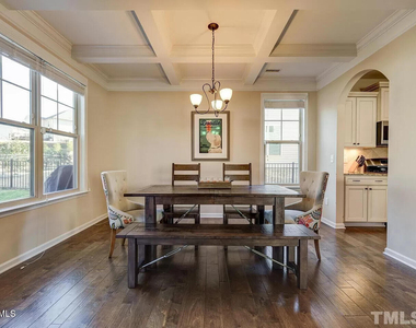 207 Maple Walk Street - Photo Thumbnail 8