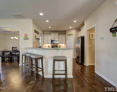 207 Maple Walk Street - Photo Thumbnail 11
