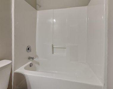 156 Lakemont Drive - Photo Thumbnail 12