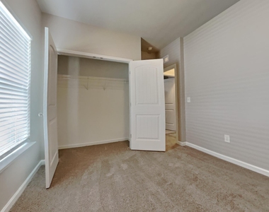 156 Lakemont Drive - Photo Thumbnail 9