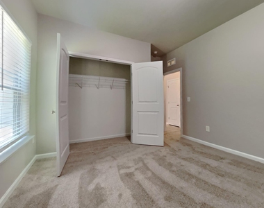 156 Lakemont Drive - Photo Thumbnail 10