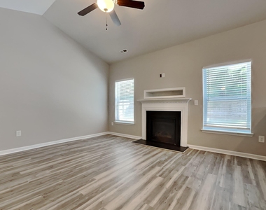156 Lakemont Drive - Photo Thumbnail 2