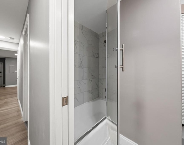 313 F Street Ne - Photo Thumbnail 9