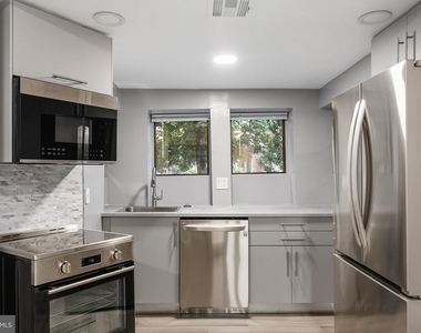 313 F Street Ne - Photo Thumbnail 2