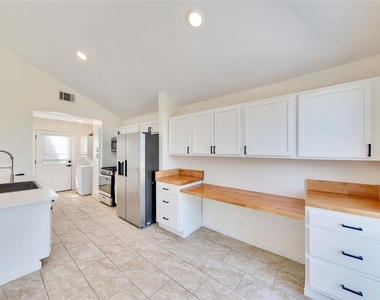 1903 Woodland Ave - Photo Thumbnail 6
