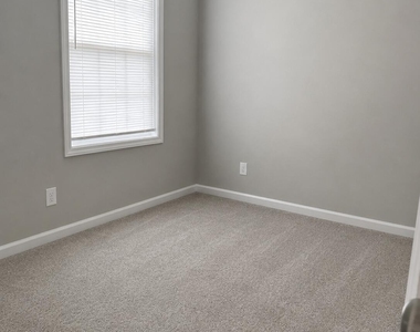 726 N Taylor Street - Photo Thumbnail 4