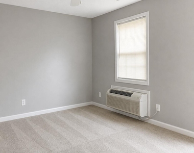 726 N Taylor Street - Photo Thumbnail 2