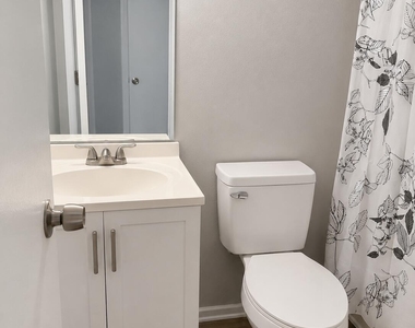 726 N Taylor Street - Photo Thumbnail 5