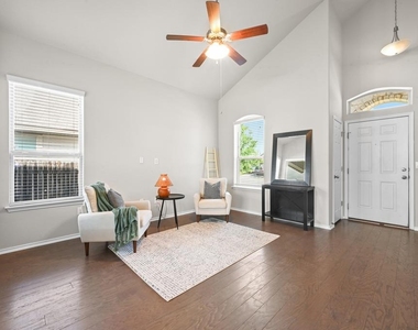 209 Noddy Rd - Photo Thumbnail 6