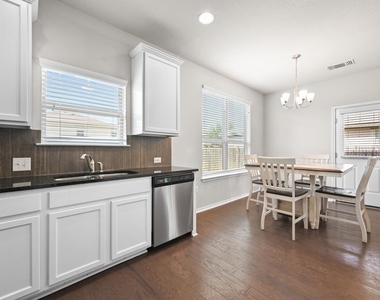 209 Noddy Rd - Photo Thumbnail 12