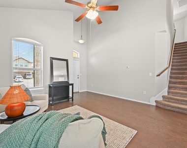 209 Noddy Rd - Photo Thumbnail 5