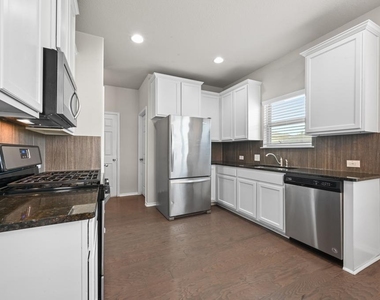209 Noddy Rd - Photo Thumbnail 9