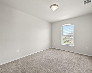 209 Noddy Rd - Photo Thumbnail 21