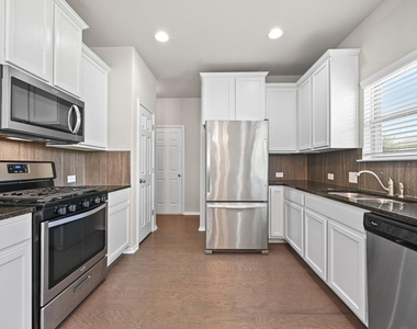 209 Noddy Rd - Photo Thumbnail 10