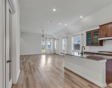 15342 Majestic Knight Dr - Photo Thumbnail 8