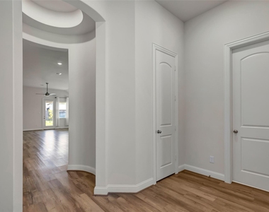 15342 Majestic Knight Dr - Photo Thumbnail 5