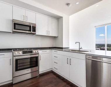 301 West Ave - Photo Thumbnail 2