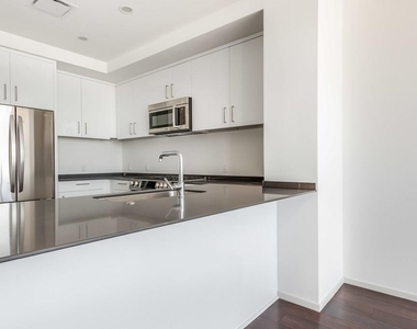 301 West Ave - Photo Thumbnail 3