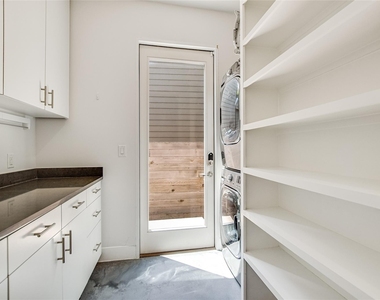 3801 Grayson Ln - Photo Thumbnail 7