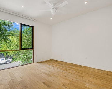 3801 Grayson Ln - Photo Thumbnail 12