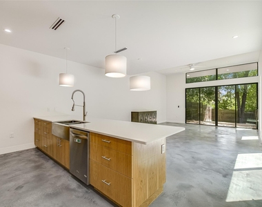 3801 Grayson Ln - Photo Thumbnail 2