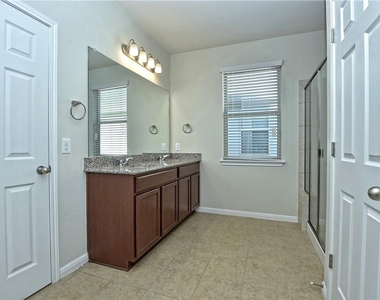 3240 E Whitestone Blvd - Photo Thumbnail 16