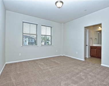 3240 E Whitestone Blvd - Photo Thumbnail 23