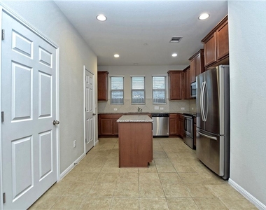 3240 E Whitestone Blvd - Photo Thumbnail 11