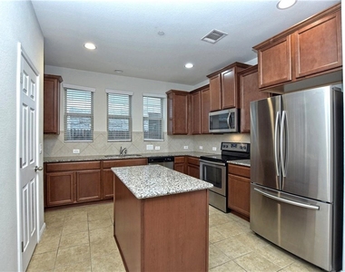 3240 E Whitestone Blvd - Photo Thumbnail 12