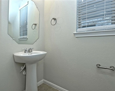 3240 E Whitestone Blvd - Photo Thumbnail 14